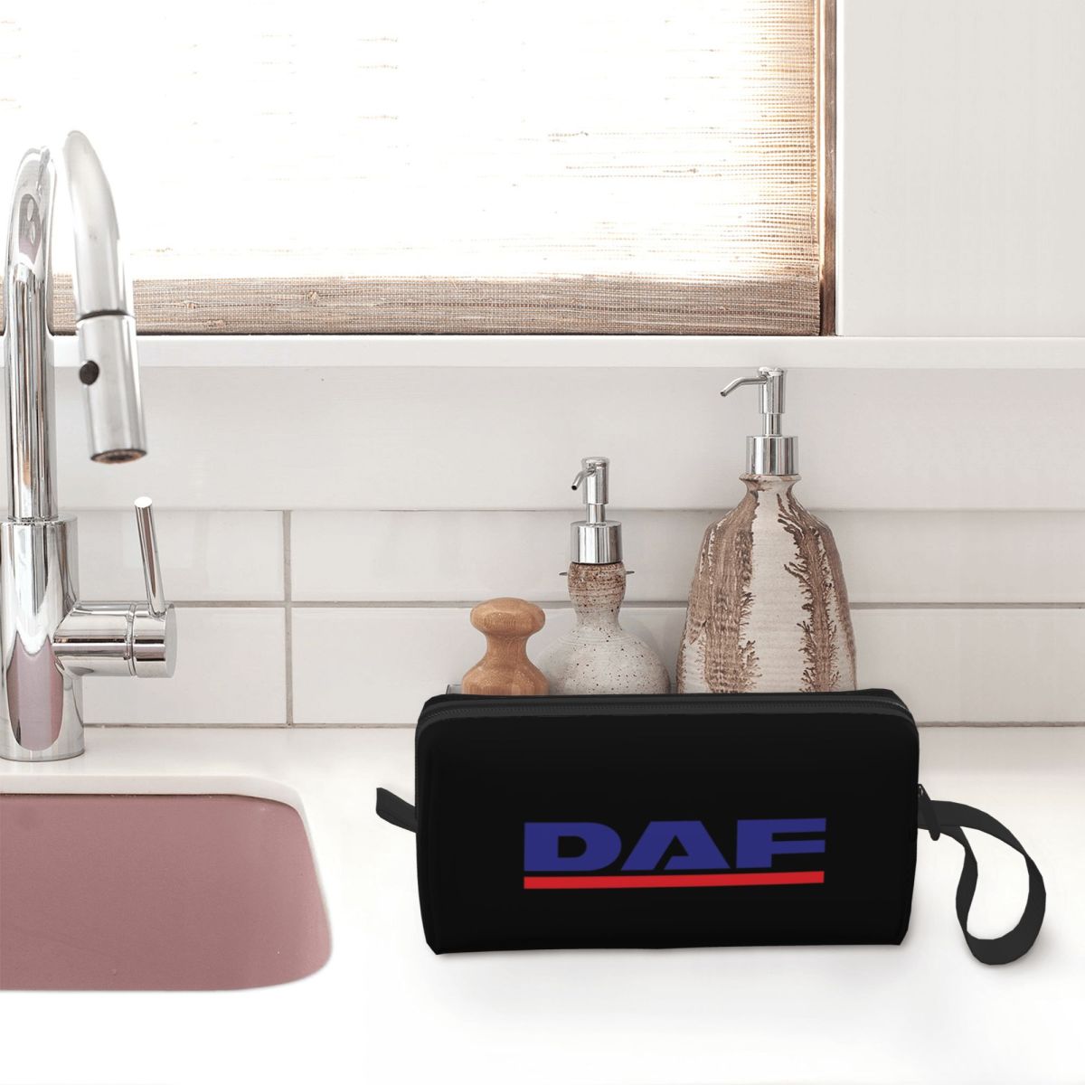 DAF Red Design Best Logo Makeu - Beauty Makeup Logo Design recensione e prezzo